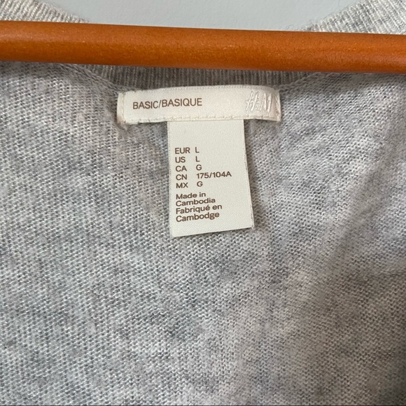 H&M Wool Blend Deep V Sweater - Picture 4 of 4